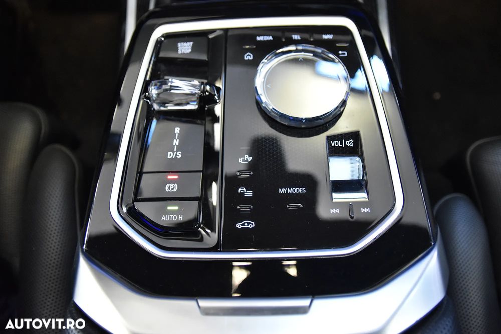 BMW Seria 7 740d xDrive MHEV - 17