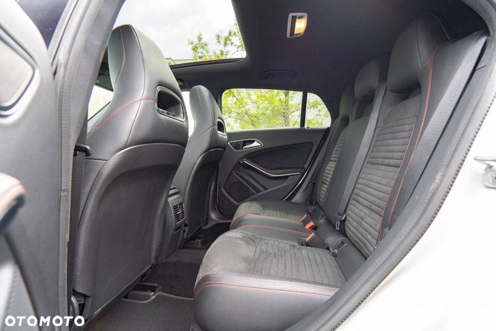 Mercedes-Benz CLA - 15