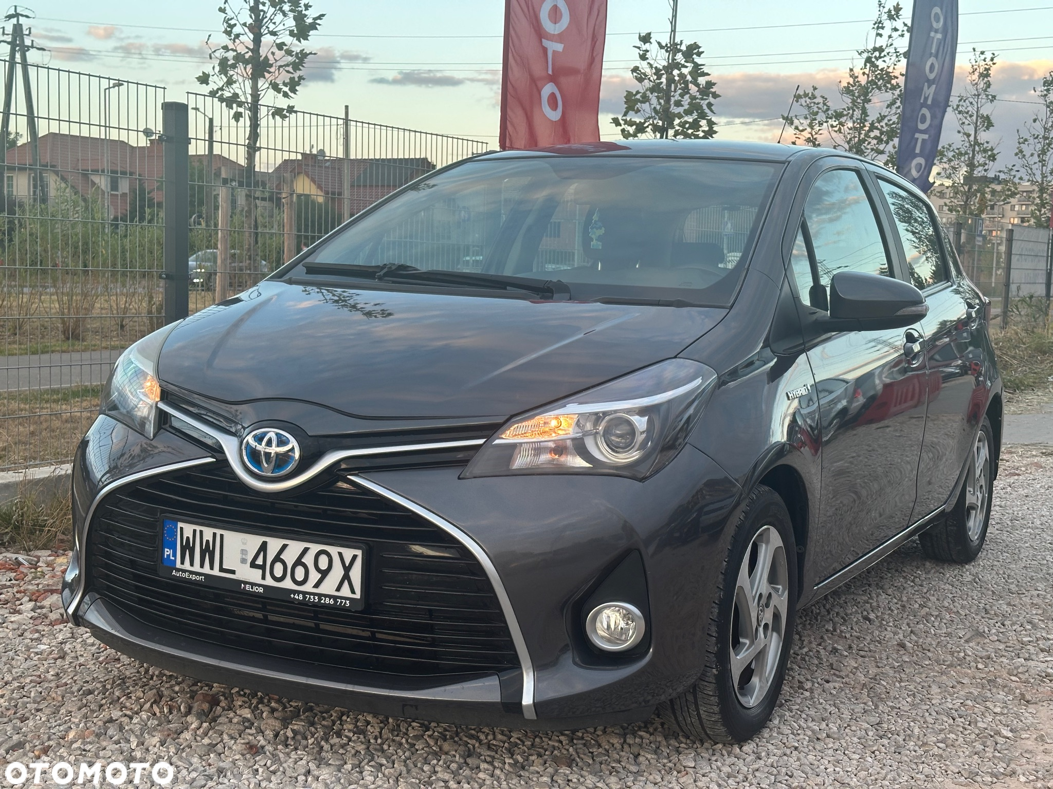 Toyota Yaris Hybrid 1.5 VVT-i - 10