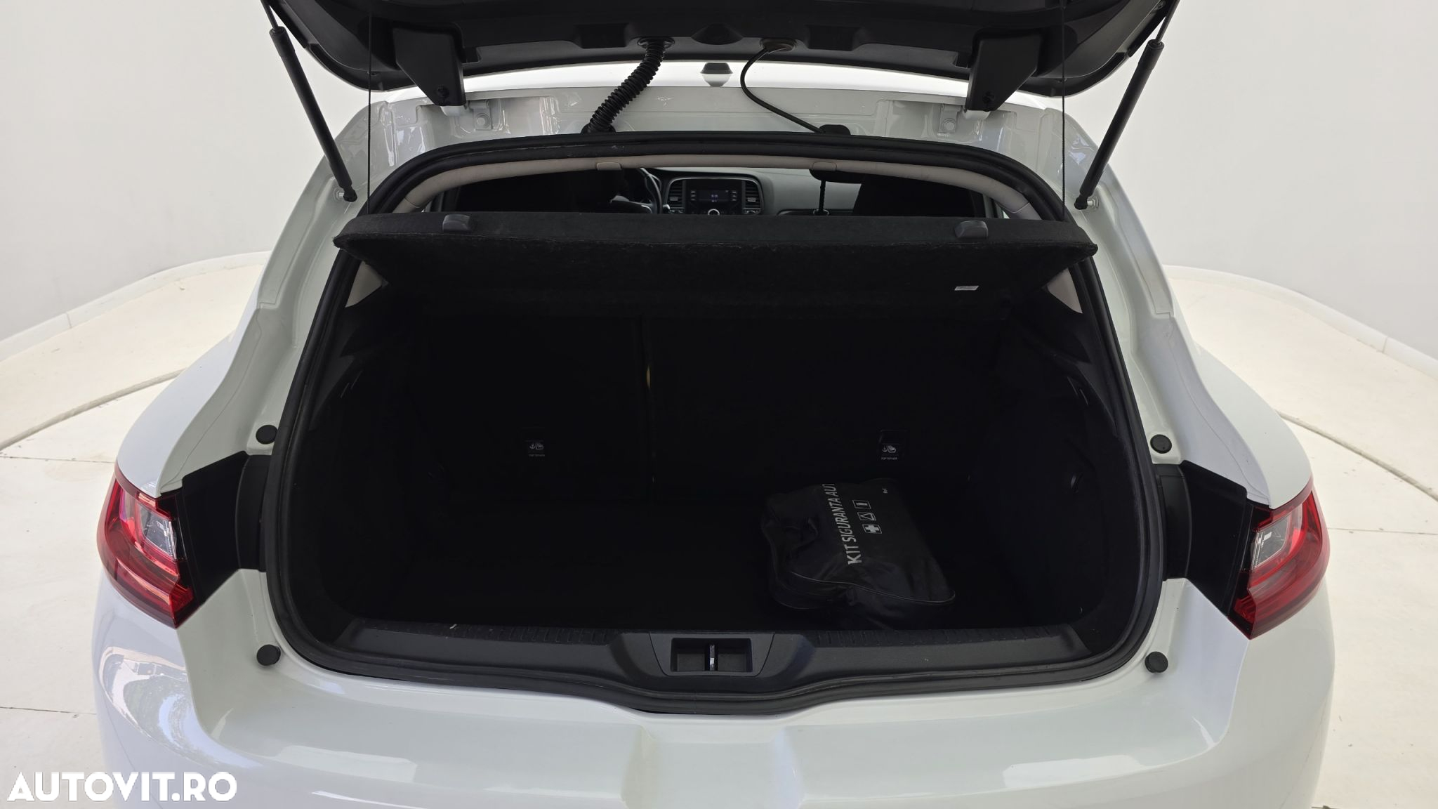 Renault Megane Blue dCi 116 Zen - 25