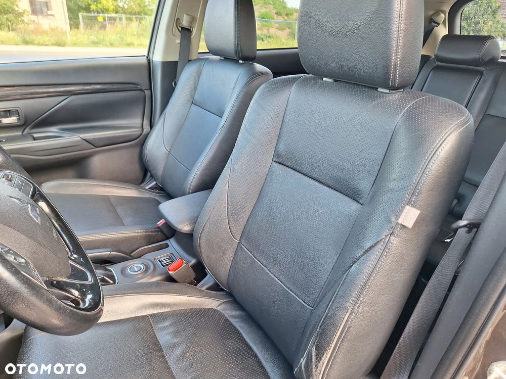 Mitsubishi Outlander - 14