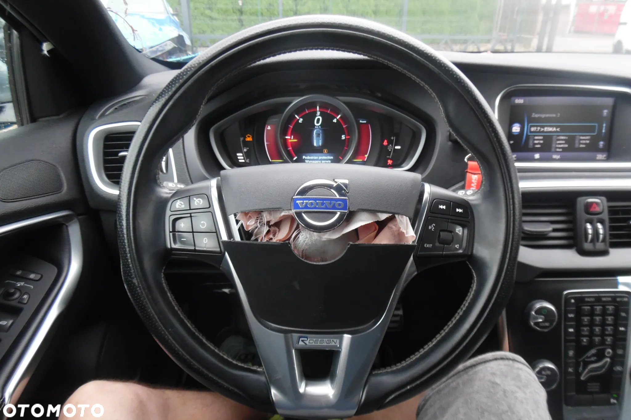 Volvo V40 D2 R-Design - 11