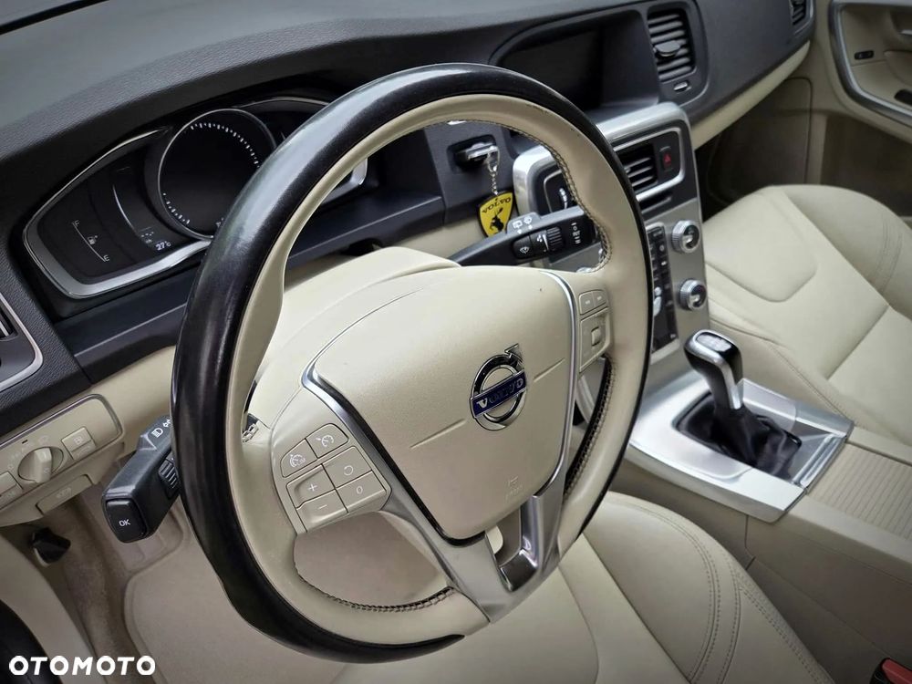 Volvo V60 D2 Summum - 10