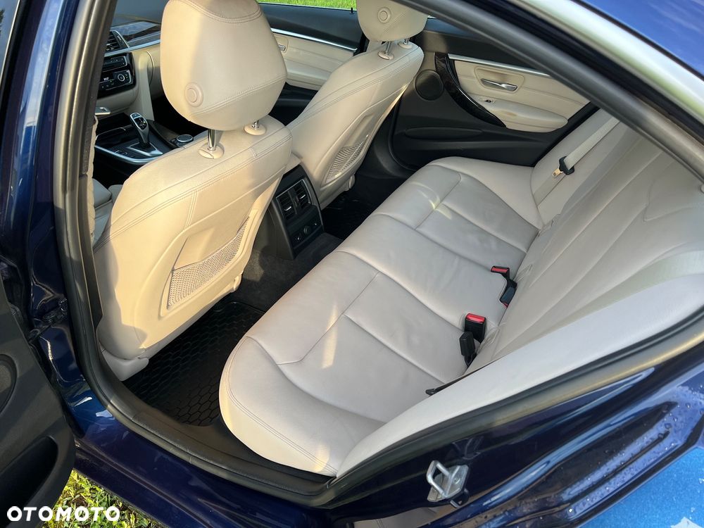 BMW Seria 3 330i xDrive Sport Line - 24