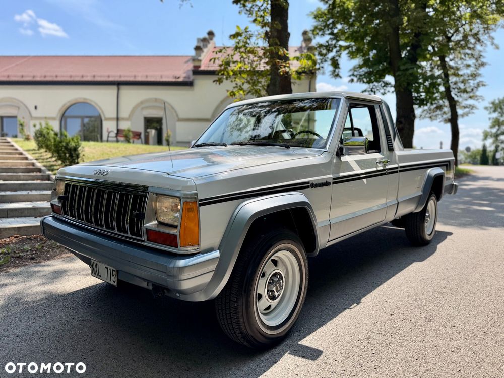 Jeep Comanche - 1