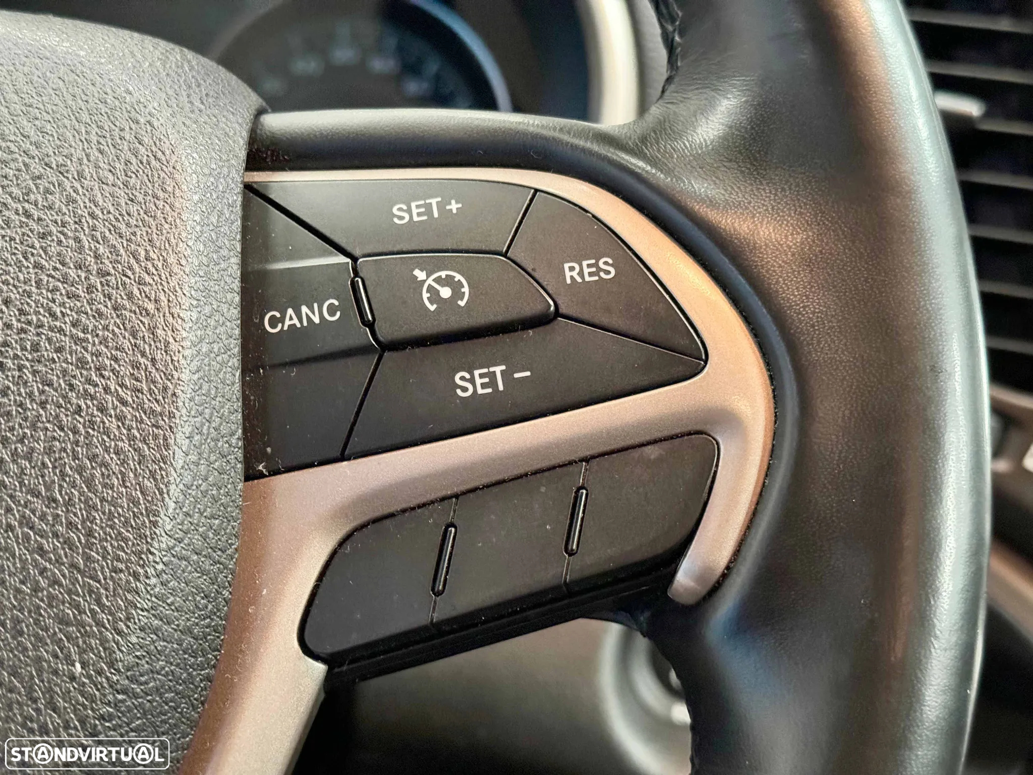 Jeep Grand Cherokee - 25