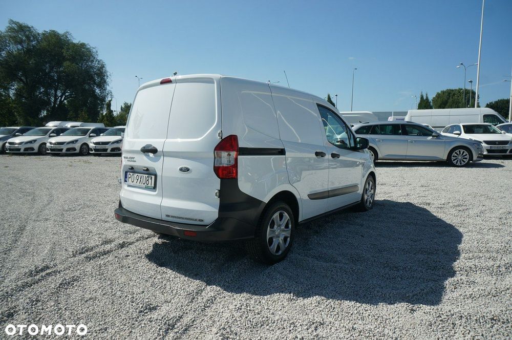 Ford Transit Courier - 8