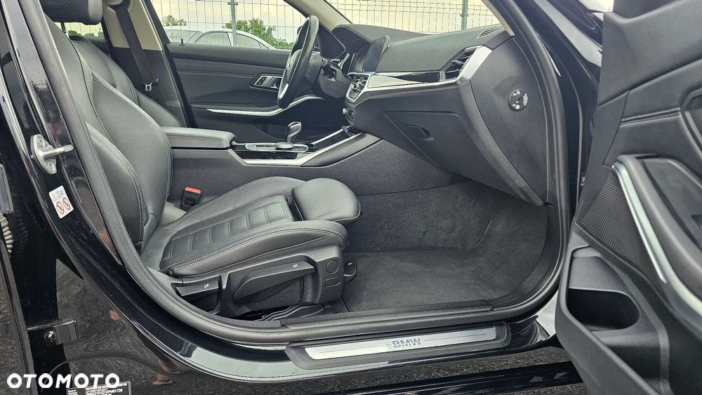 BMW Seria 3 320d xDrive Luxury Line - 27