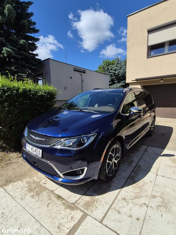 Chrysler Pacifica - 1
