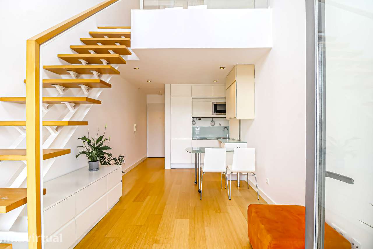 Apartamento T1+1 duplex com terraço privado e vista desafogada - Grande imagem: 2/8