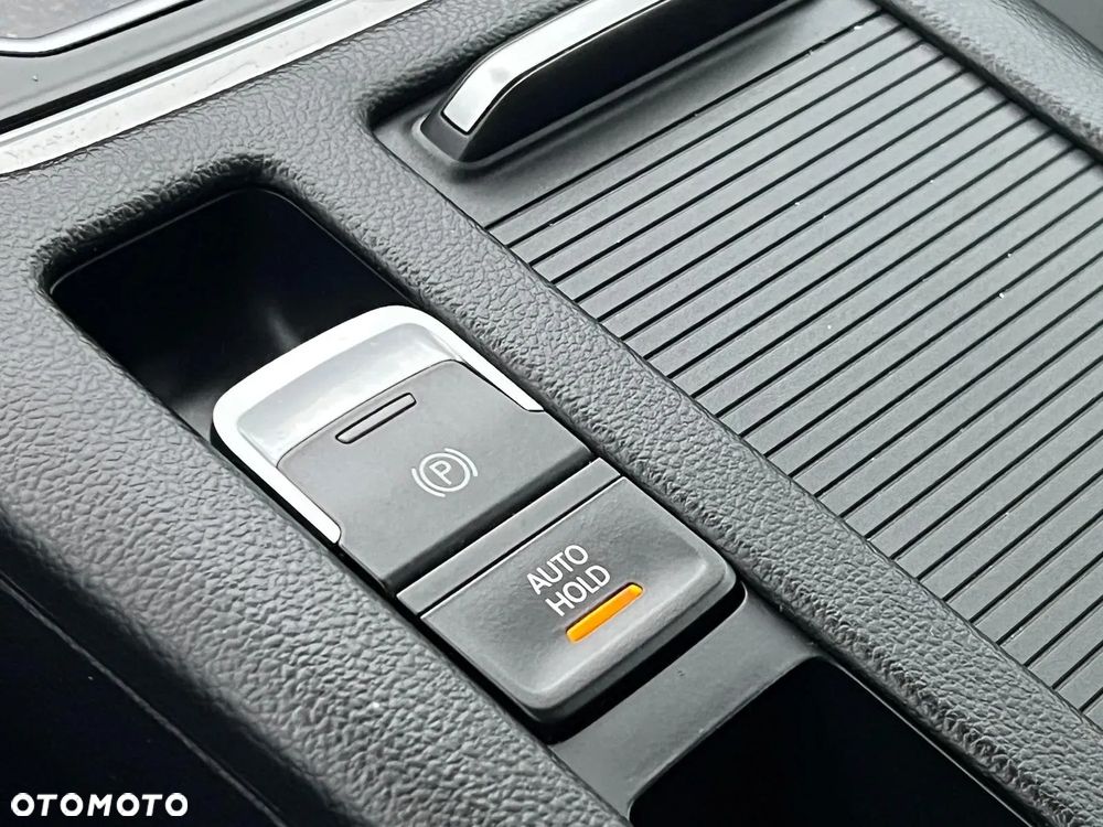 Volkswagen Passat 1.6 TDI SCR DSG - 34