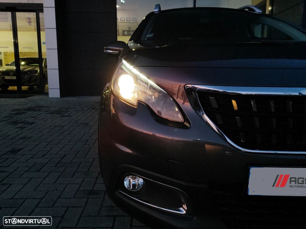 Peugeot 2008 1.2 PureTech Allure EAT6 - 4