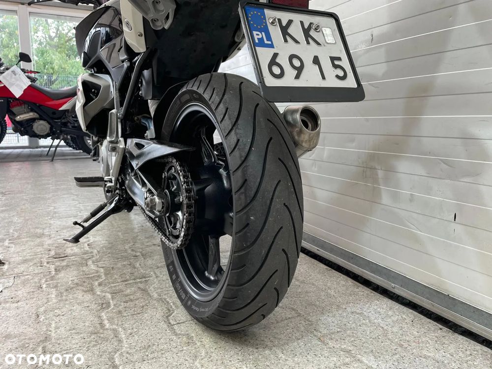 BMW G - 8