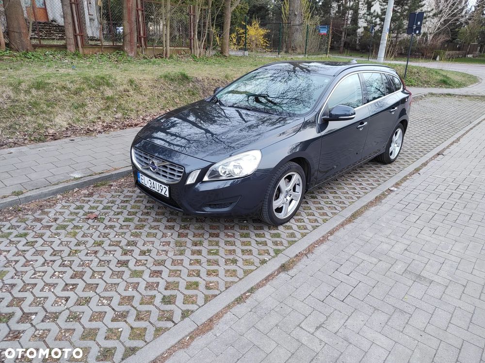 Volvo V60 T3 Summum - 1