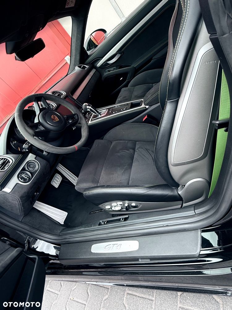 Porsche 718 Cayman - 21