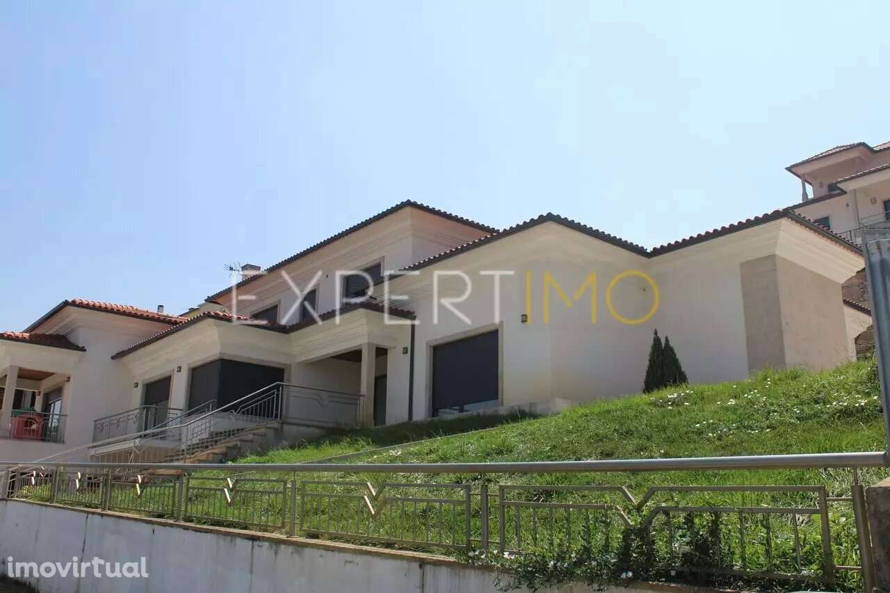 Moradia Imponente, T5 à venda em Seia na Serra da Estrela - Grande imagem: 4/25