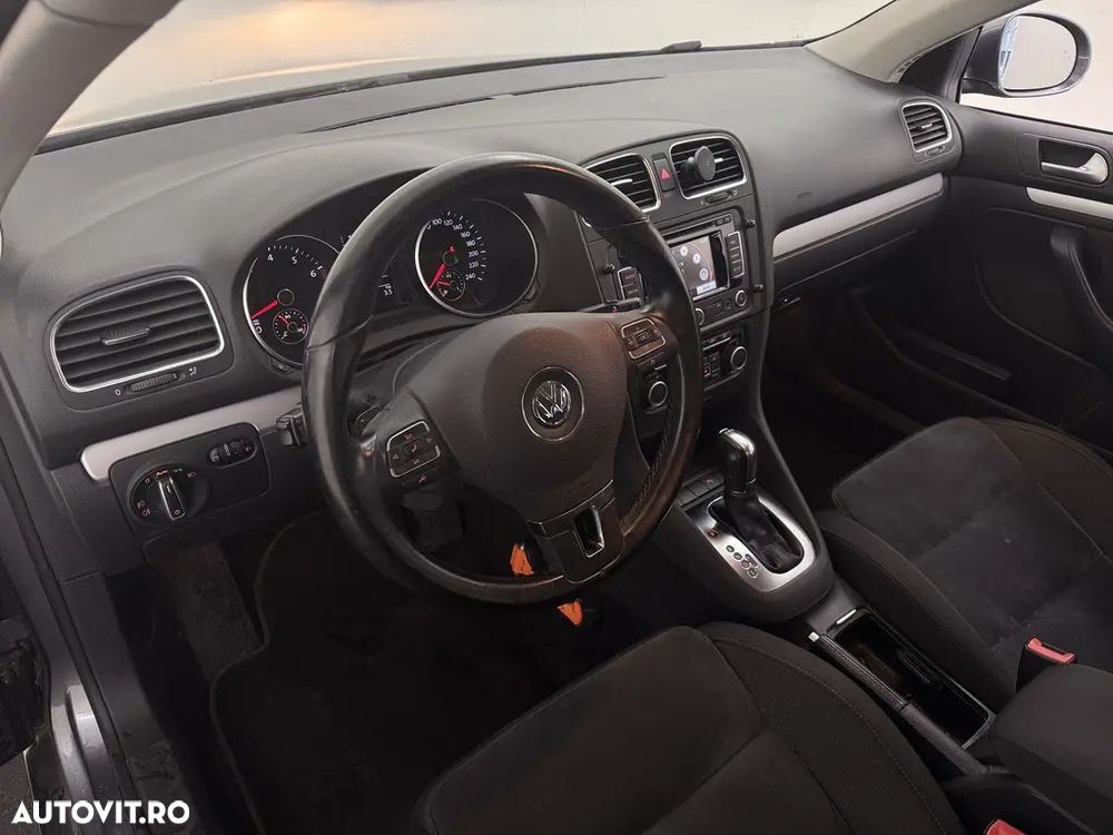 Volkswagen Golf - 8
