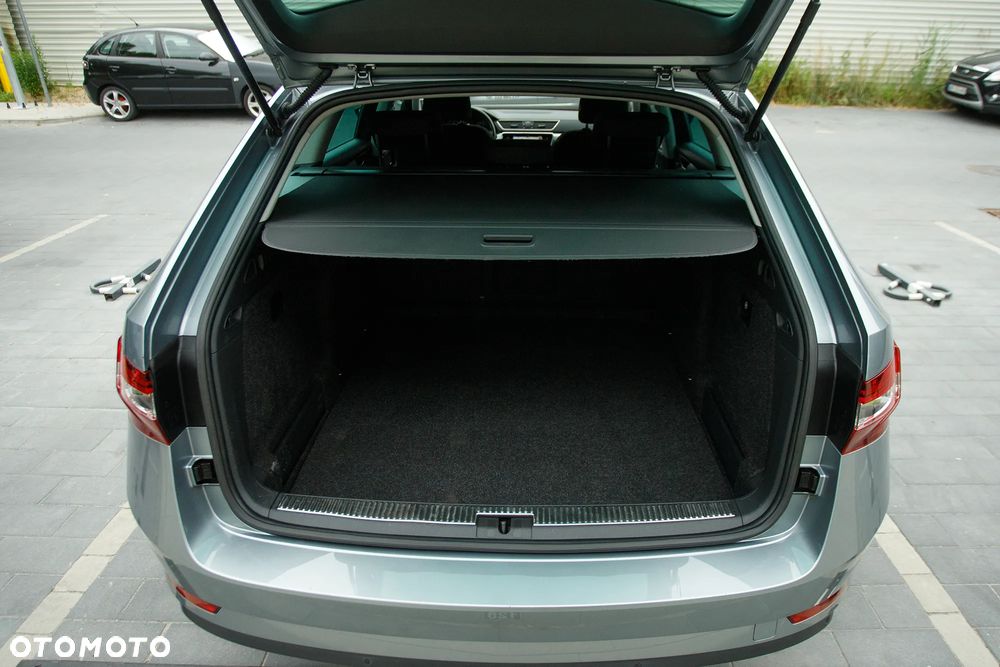 Skoda Superb 2.0 TDI Sportline - 35