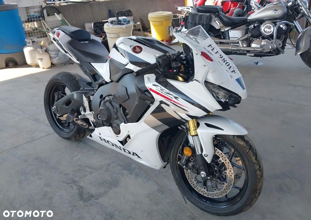 Honda CBR - 1