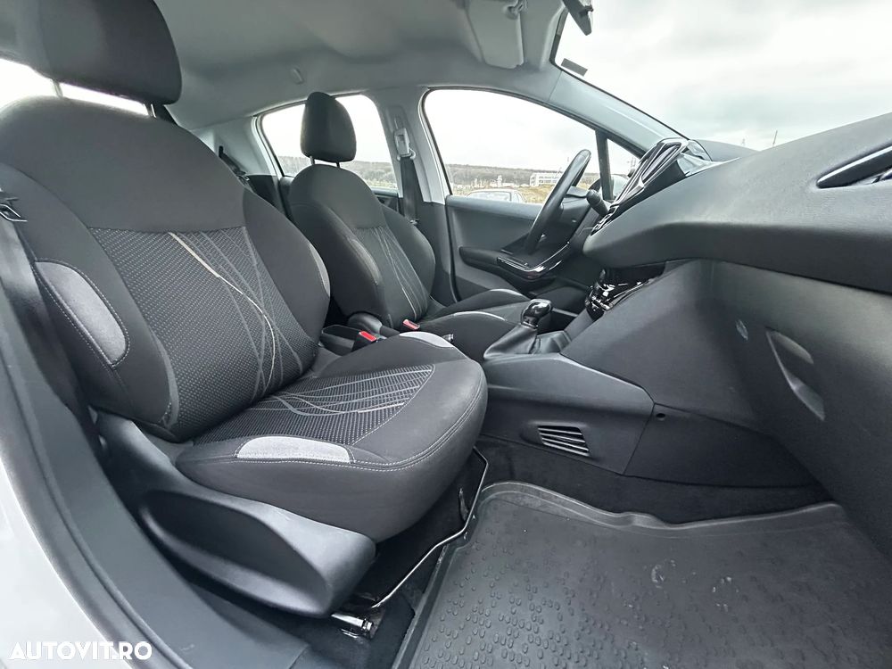 Peugeot 208 95 VTI Allure - 15