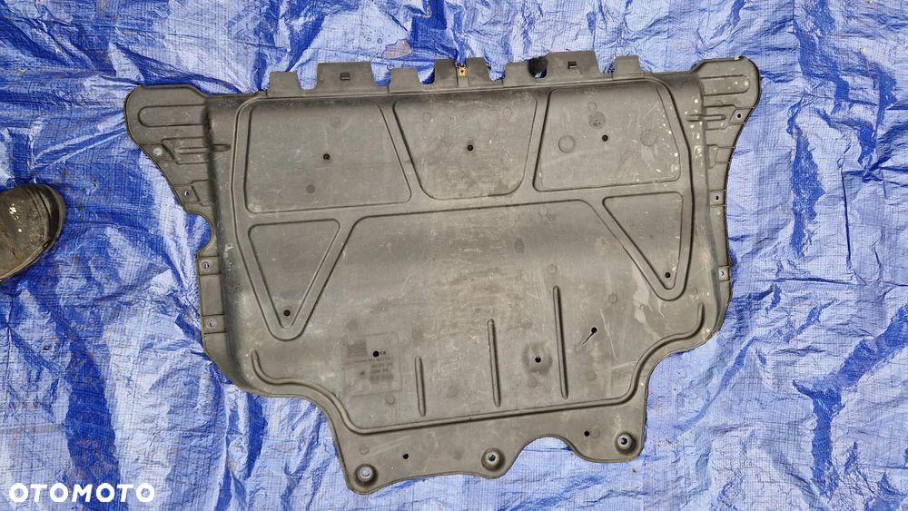 VW Passat B8 Arteon Superb III Osłona pod silnik 5Q0825236