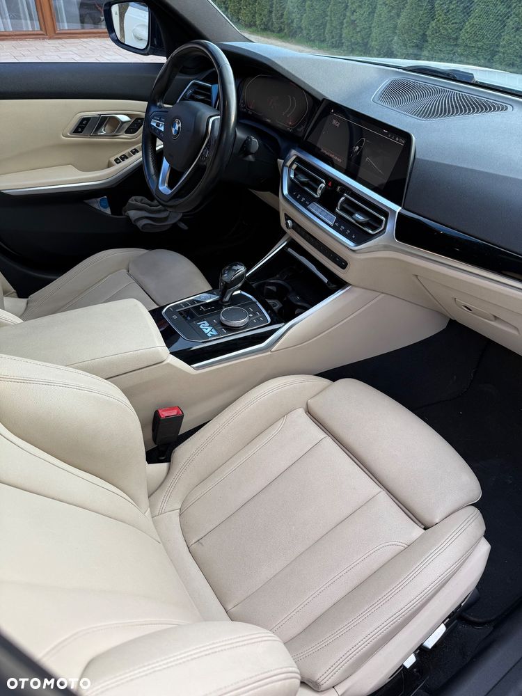 BMW Seria 3 330i M Sport - 15