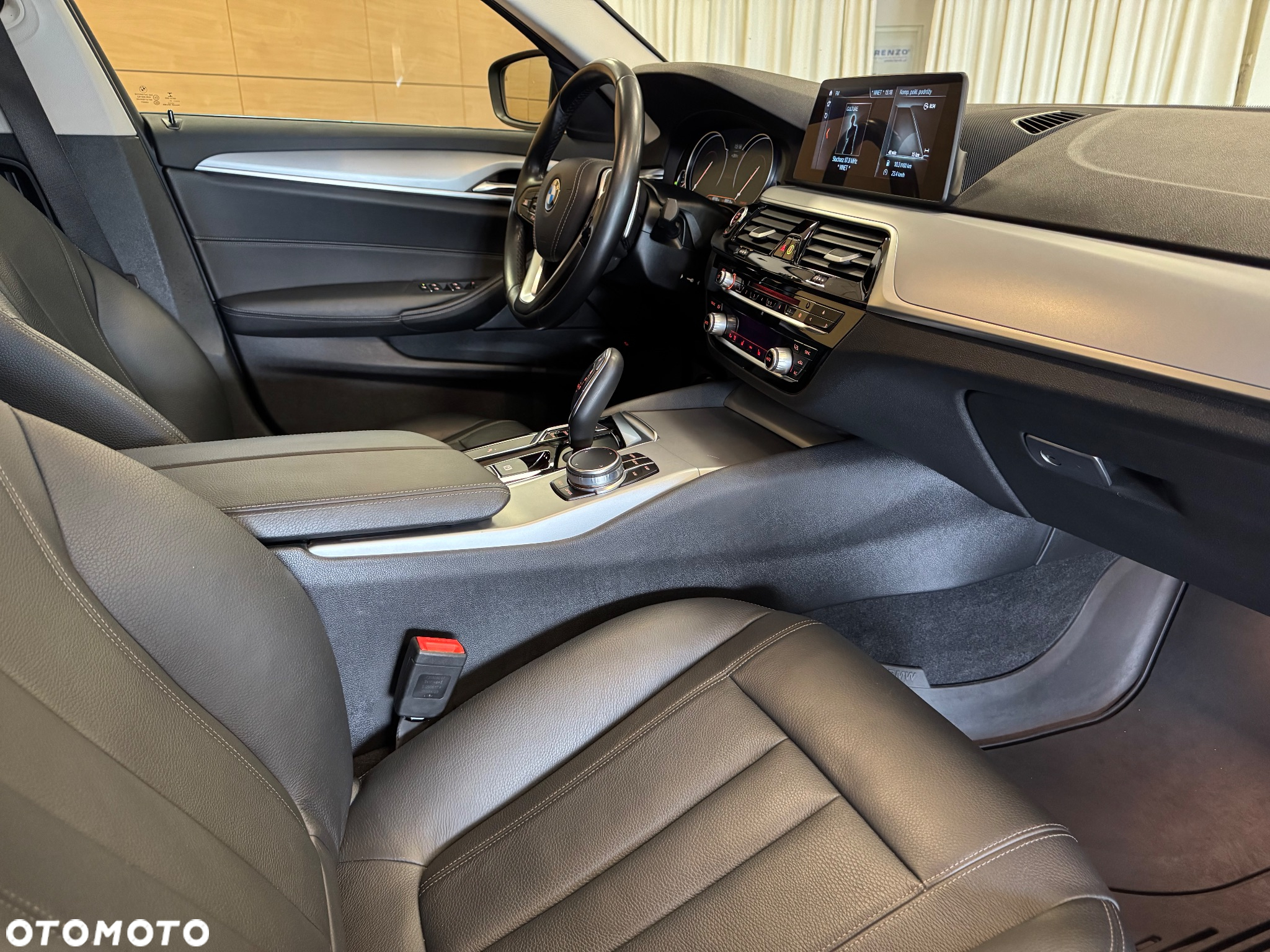 BMW Seria 5 520d xDrive - 9