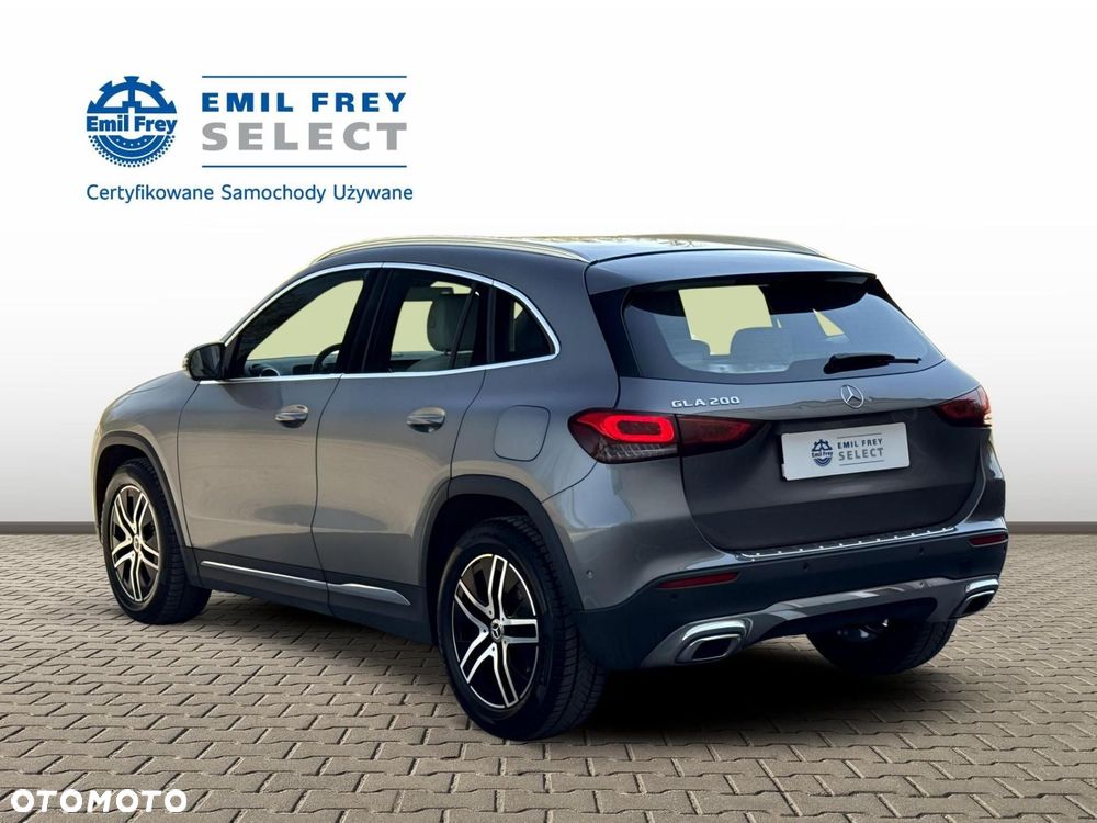 Mercedes-Benz GLA - 4