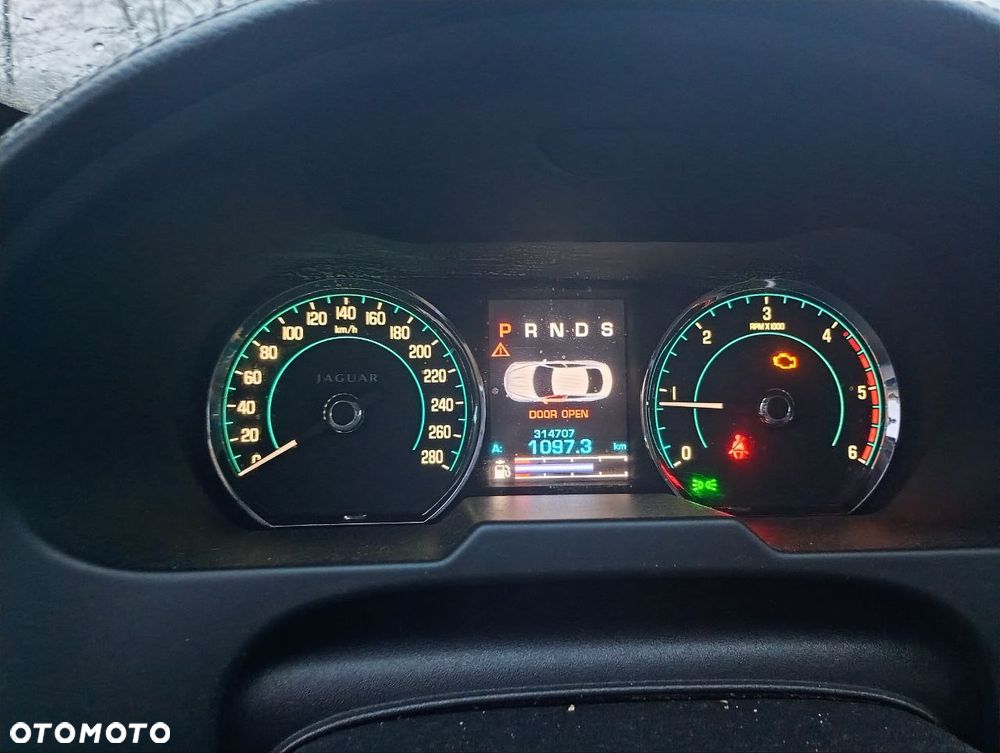 Jaguar XF 2.2 D - 13