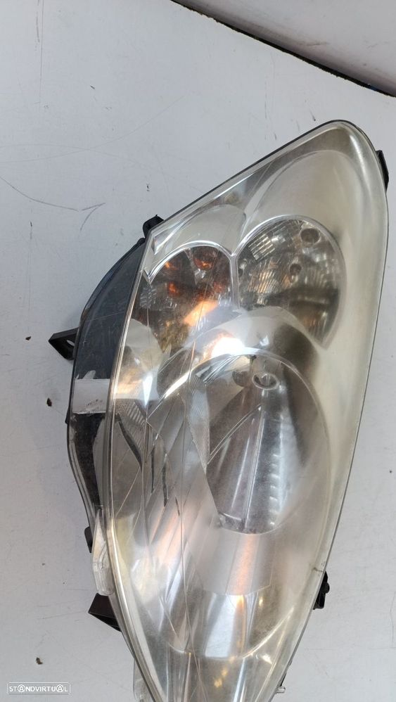 Farol Frente Direito / Otica Direita Peugeot Partner Caixa  90013222 / - 4