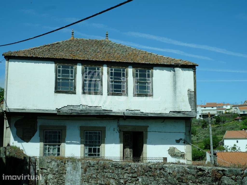 Moradia T3 para remodelação total, em S. João da Pesqueira - Grande imagem: 2/5