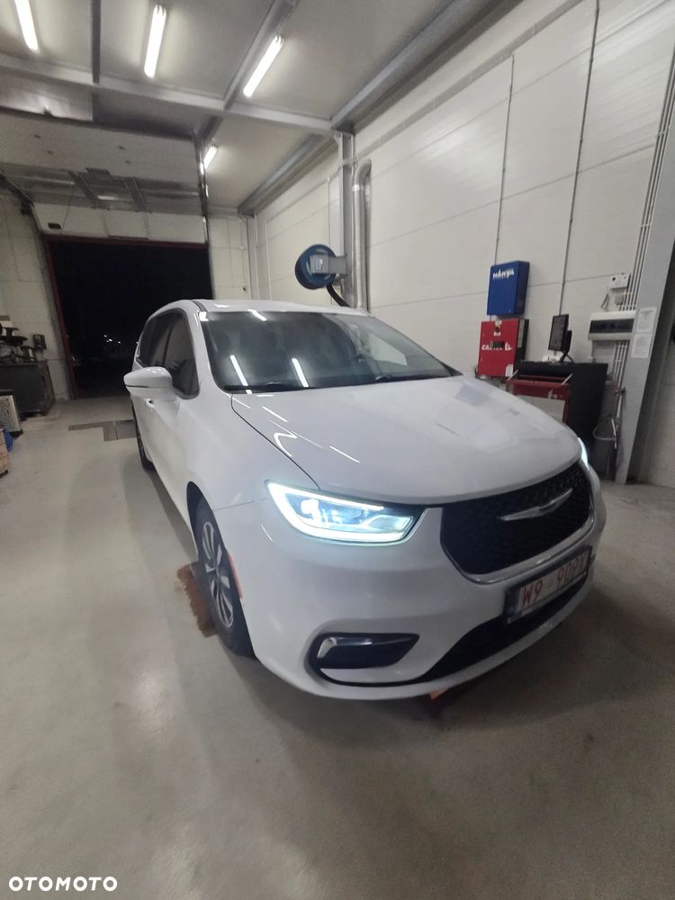 Chrysler Pacifica - 30