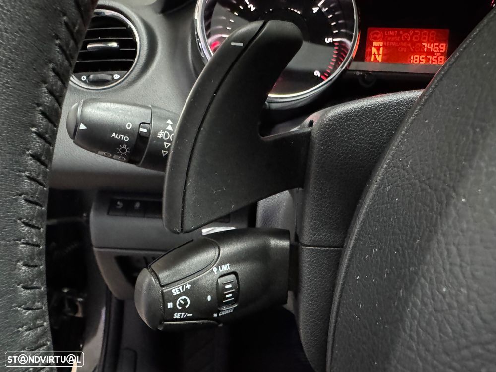 Peugeot 3008 1.6 e-HDi Allure 2-Tronic J18 - 13