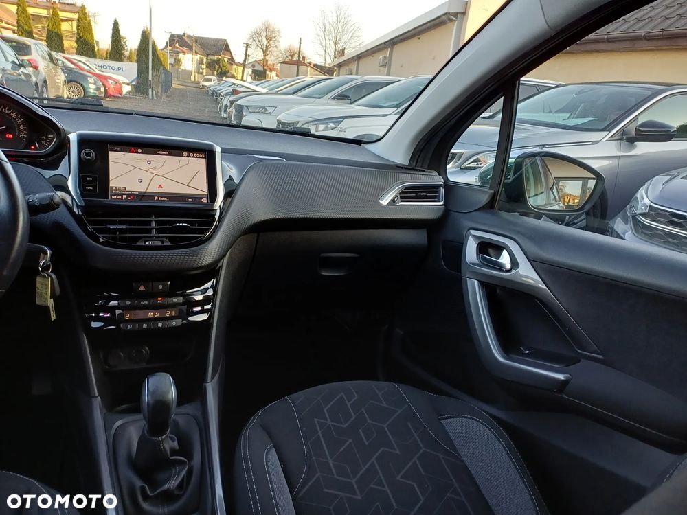 Peugeot 2008 1.2 Pure Tech Style - 20