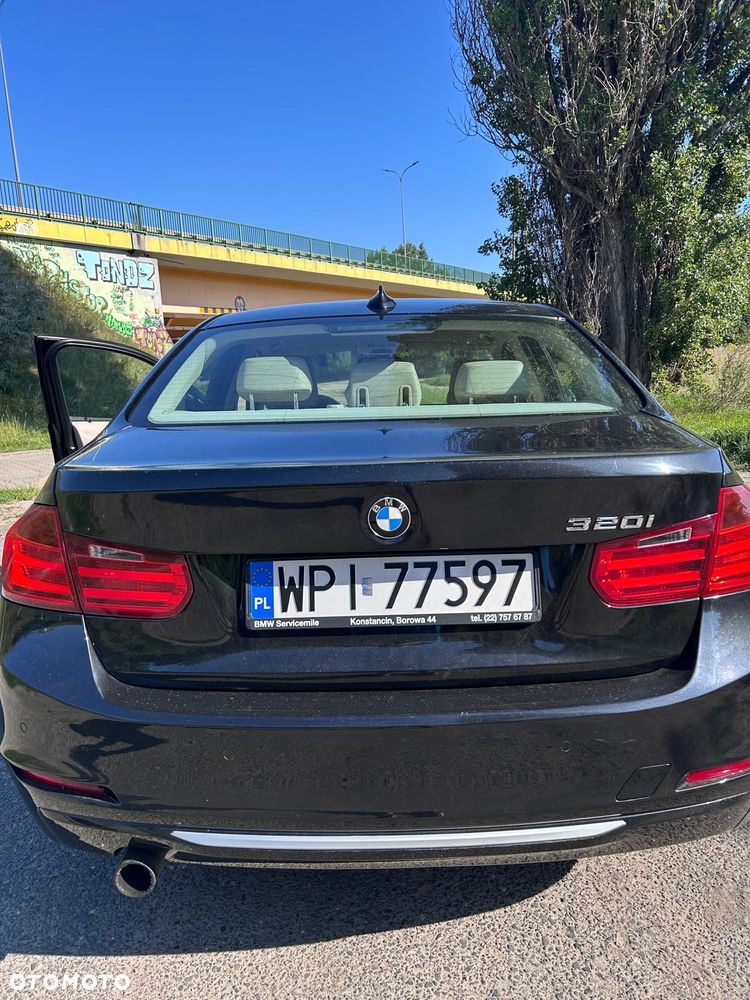 BMW Seria 3 320i - 16