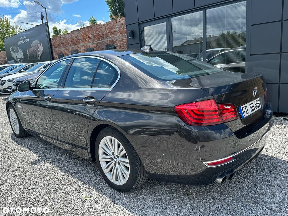 BMW Seria 5 520i Luxury Line - 9