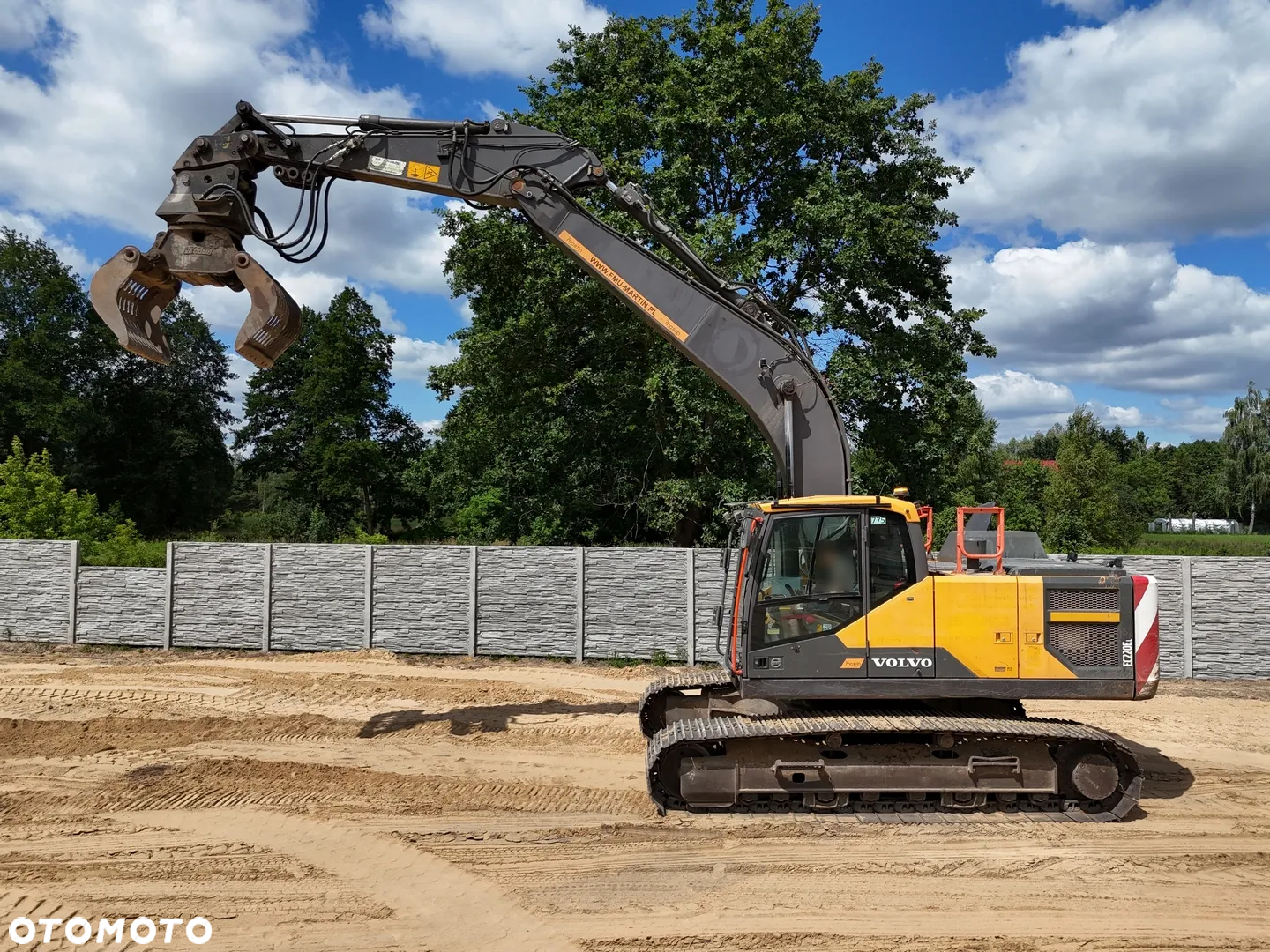 Volvo EC220 DL - 26