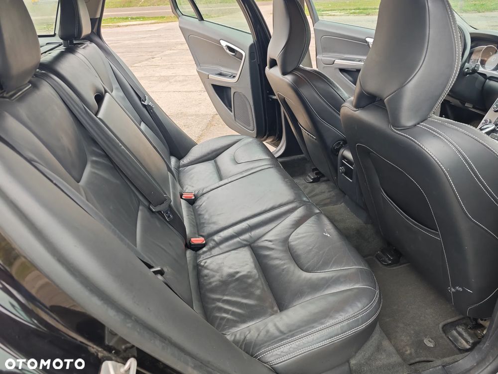 Volvo V60 D6 AWD Plug-in Hybrid R-Design Summum - 19