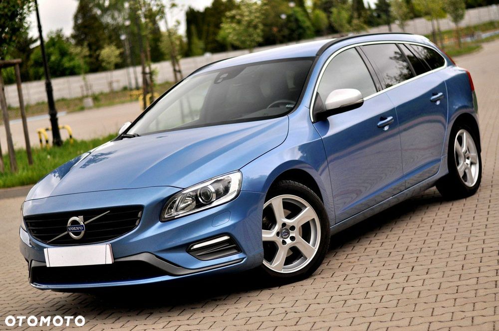 Volvo V60 D3 Drive-E R-Design Momentum - 1