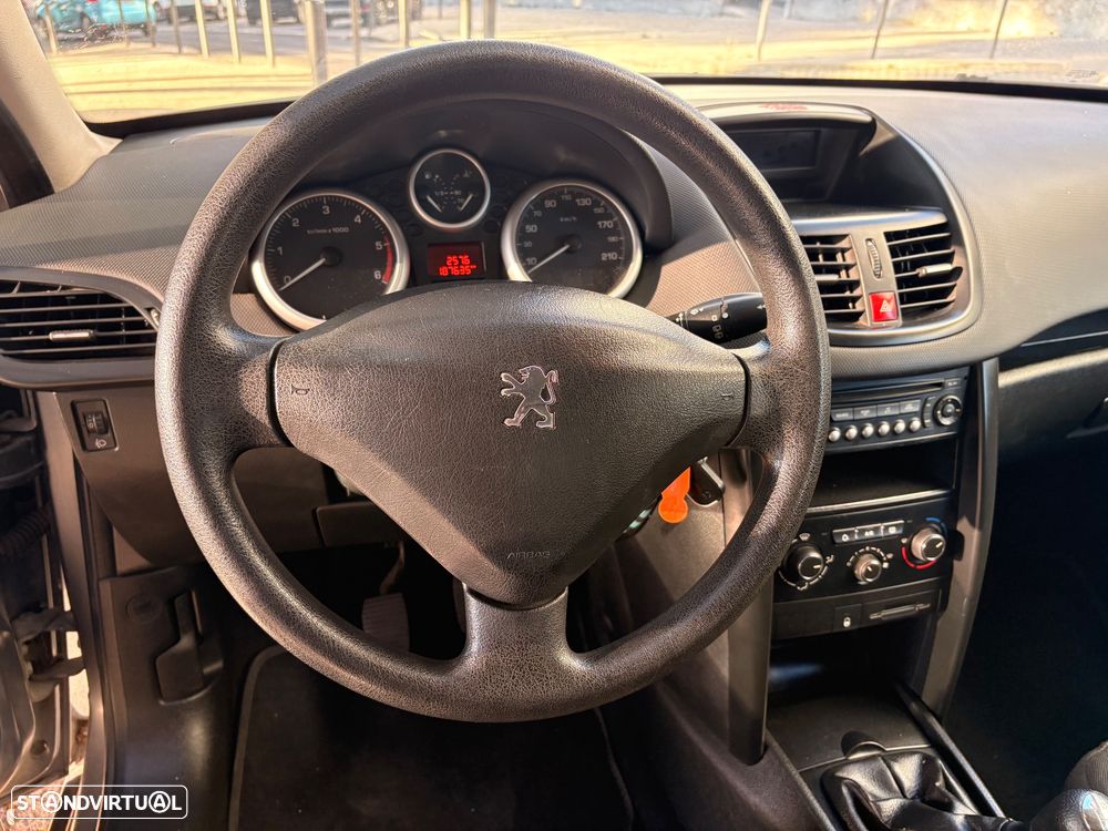 Peugeot 207 1.4 HDi Urban - 12