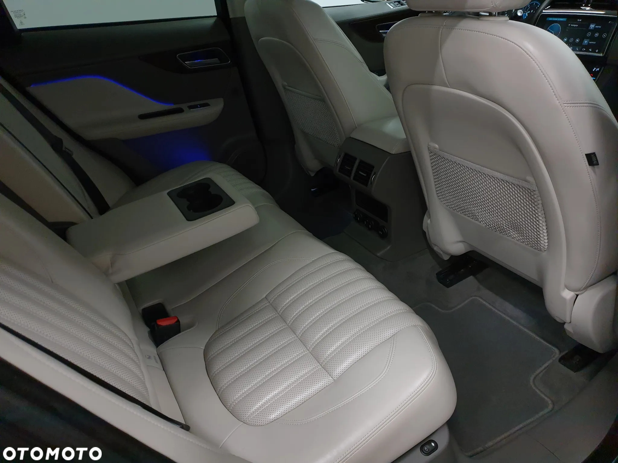Jaguar F-Pace 2.0 i4D AWD R-Sport - 25