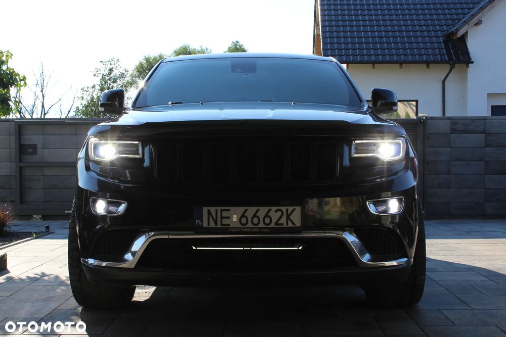Jeep Grand Cherokee - 24