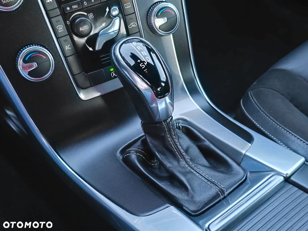 Volvo S60 D3 Geartronic RDesign - 19