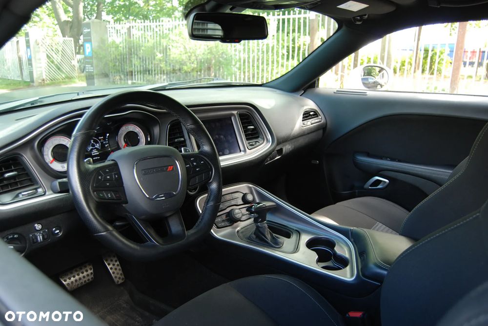 Dodge Challenger - 8