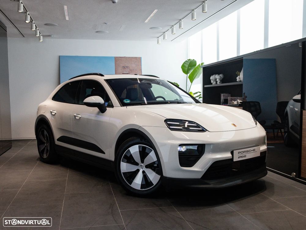 Porsche Macan Electric 4 - 6