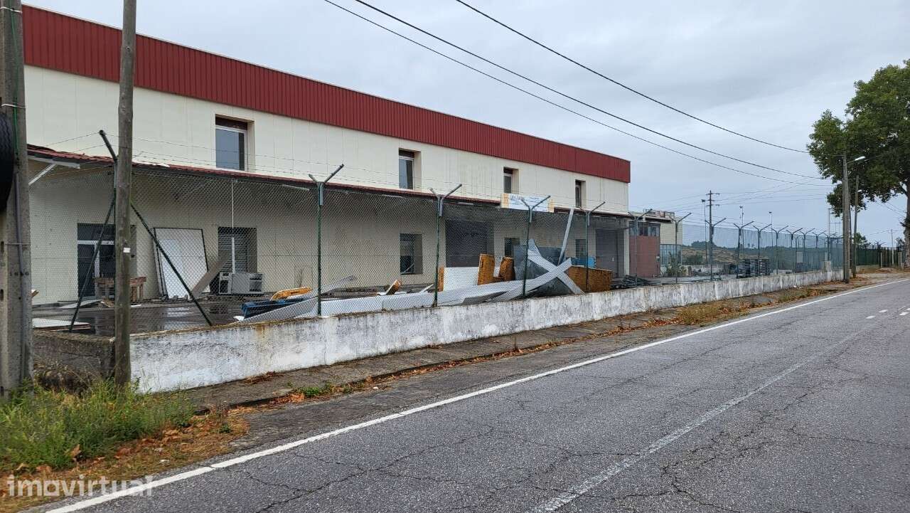 Pavilhão com 1200 m2 e logradouro na Guarda - Grande imagem: 4/19