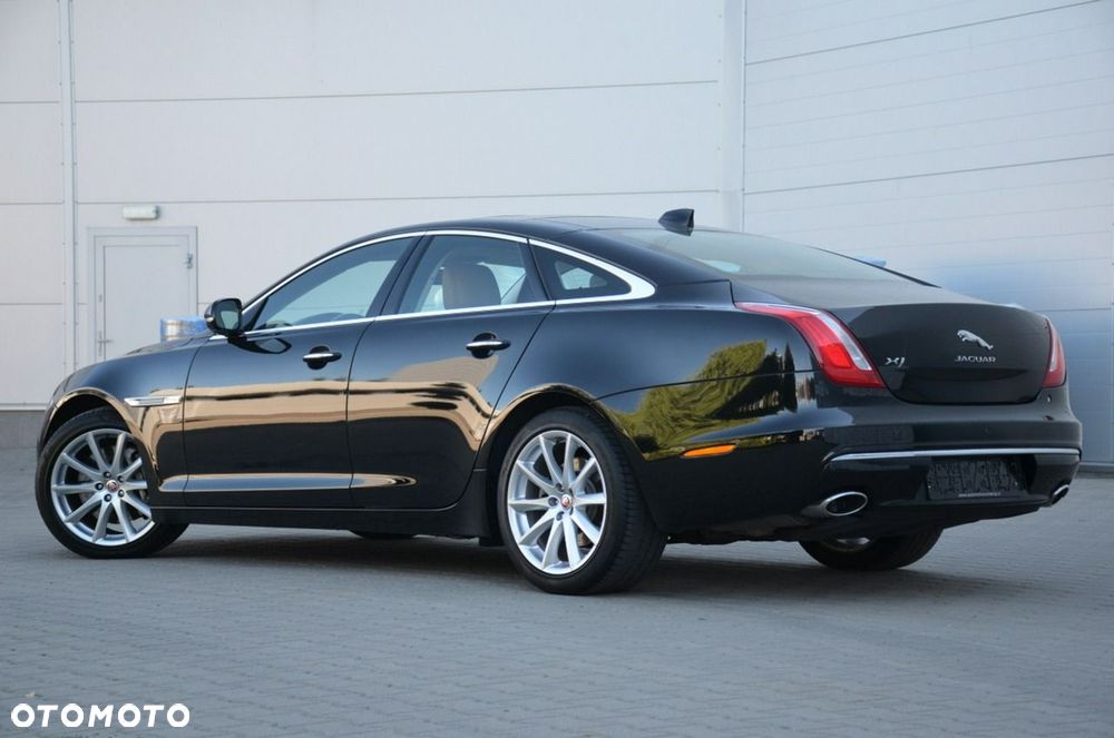 Jaguar XJ - 18