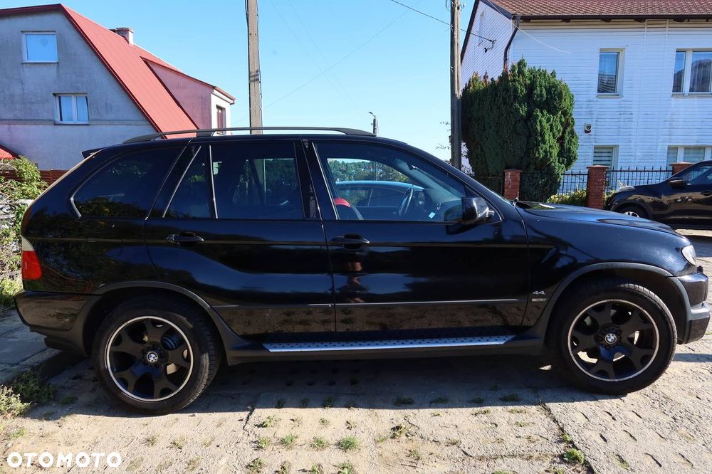 BMW X5 4.4i - 5
