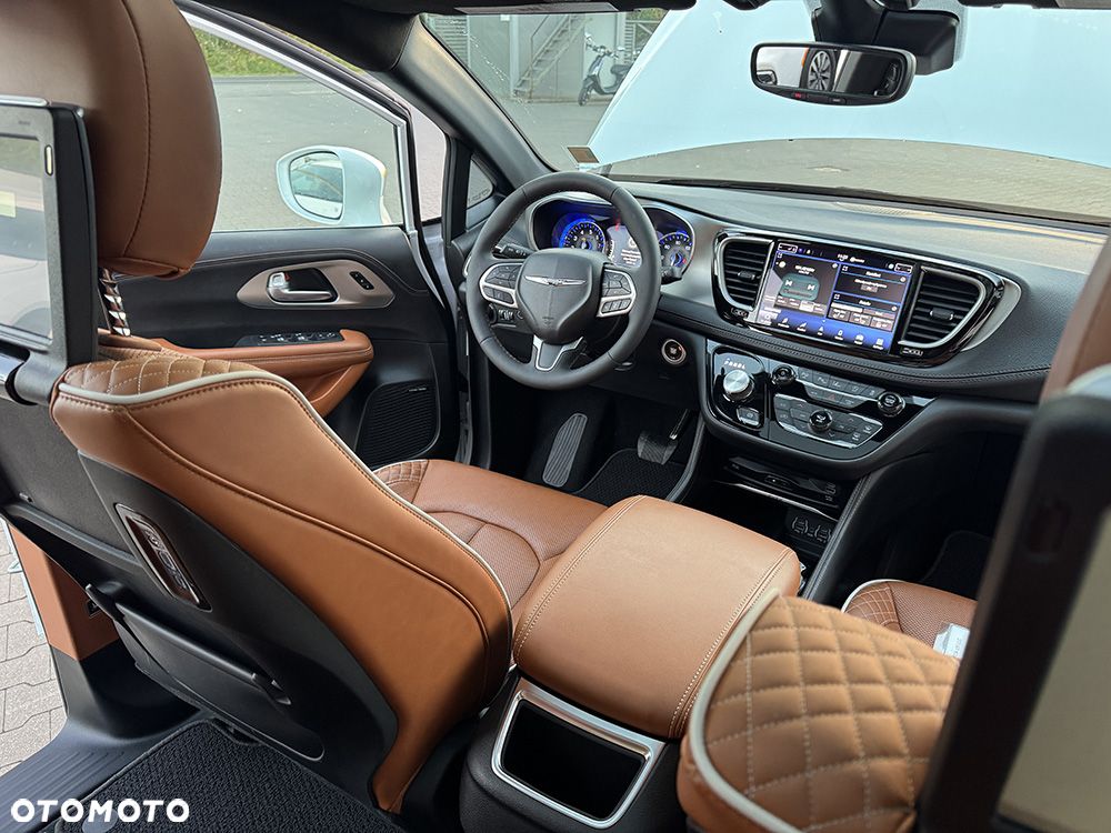 Chrysler Pacifica - 8