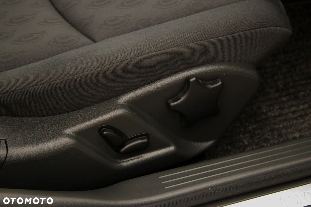 Mercedes-Benz Klasa C 180 Kompressor Automatik Classic - 23